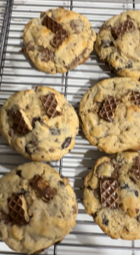 Peanut Butter Chocolate Chip - Half Dozen