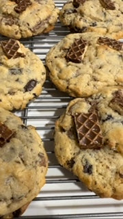 Peanut Butter Chocolate Chip - Half Dozen